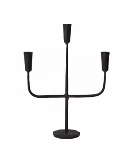 Candelabros de metal de diseño minimalista Portavelas de metal hecho a mano Disponible Amplia gama de soportes de velas de decoración de iluminación - Product Image 2