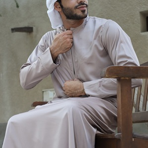 เสื้อคลุมยาวแบบตะวันออกกลาง ซาอุดิอาระเบีย แขนยาวสำหรับผู้ชาย ชุดคลุมแบบดูไบ มุสลิม อบายา โธบ คอทรงโอ ปิดแบบสั่งทำพิเศษ เสื้อโธบ/ธาบสำหรับผู้ชาย - Product Image 6