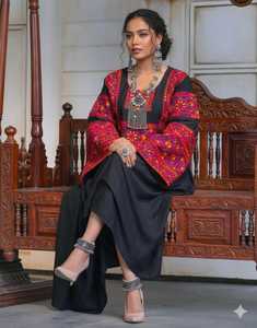 เดรสแบบดั้งเดิมของอัฟกานิสถานสีดำพร้อมแจ็กเก็ตปักลายสีแดงเครื่องแต่งกายสไตล์คาฟตันอัฟกานิสถานแนววินเทจ - Product Image 2