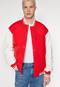 Chaqueta universitaria de lana roja con logotipo personalizado al por mayor para hombre, chaqueta Bomber de béisbol universitaria con bolsillos y botones y cierre - Product Image 3