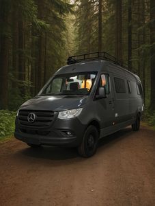 Autocaravana de Lujo Automática de 4 Plazas con Cama Tipo Isla de Aluminio Rosa para Acampar en Casa y Viajar en Avión - Product Image 4