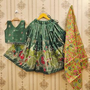 Shoryam Fashion Lehenga Choli Dupatta en polyester pour enfants |   Vêtement ethnique pour filles, imprimé Kalamkari vert, infroissable, séchage rapide - Product Image 1