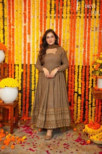 Vestido Anarkali de Diseñador de Última Moda por Fab Zone, Georgette Sintética con Bordado Intenso, Ropa India Pakistaní para Fiestas y Festivales para Mujer - Product Image 3