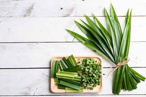 Hojas de Pandanus frescas de Grado Superior secas 100% estilo Natural gran precio hecho en Vietnam para hornear, desierto, material de cocina - Product Image 6