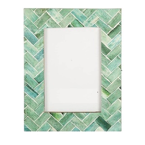 Marco de fotos con incrustaciones de hueso de acabado liso Premium con base fuerte Aspecto de arte hecho a mano único y estilo vertical para uso en la sala de estar - Product Image 5