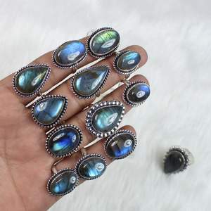 Anillo de piedras preciosas de labradorita natural Anillo Chapado en plata Venta al por mayor Anillo de cabujones de labradorita Venta al por mayor Suministro de joyería de piedras preciosas - Product Image 5
