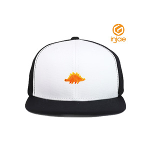 Gorras Trucker Personalizadas al por Mayor con Logotipo Bordado en 2D y 3D, Estructuradas de 6 Paneles, Cierre Ajustable, Parte Trasera de Malla Transpirable, Ajuste Cómodo - Product Image 2