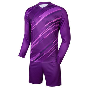 Uniformes de football fabriqués avec un tissu léger coutures durables et ajustement ergonomique pour offrir un maximum de confort dans le jeu moderne - Product Image 4