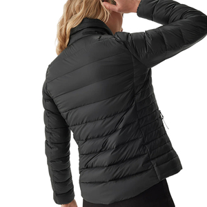 Nuevo diseño, chaqueta acolchada de Color negro sólido para mujer, logotipo personalizado, tela de poliéster transpirable, chaqueta de invierno acolchada con relleno de algodón - Product Image 4