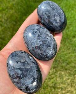 Pierre de palmier en cristal de larvikite Artisanat en cristal de style Feng Shui - Product Image 2