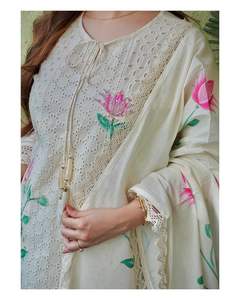 Dernières coupes et pompons en coton Chikankari détaillant de beaux motifs peints à la main et un pantalon Kurti brodé de paillettes avec Dupatta - Product Image 4