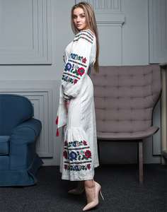 Belle robe blanche brodée d'ukraine à manches longues, robe de soirée de créateur - Product Image 2