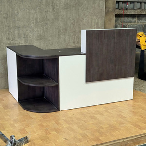 Mostrador de Recepción Moderno y Lujoso en Forma de L, Madera Natural BLT68019, Duradero y Ajustable, para Hoteles, Gimnasios, Escuelas, Spas, Hospitales, Oficinas y Centros Comerciales - Product Image 2