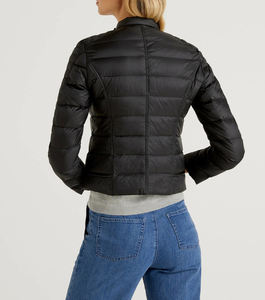 Chaqueta de invierno acolchada con cremallera de poliéster ligera para mujer, personalizada, al por mayor, acolchada, transpirable, característica sólida para otoño - Product Image 4