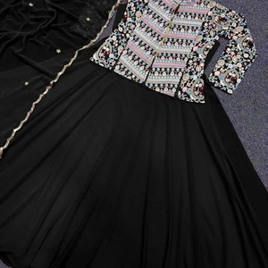 Nuevo estilo de Bollywood diseñador de ropa de fiesta Look bordado pesado con hilo multy y vestido de trabajo de secuencia, parte inferior con Dupatta - Product Image 1