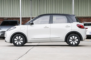 Vehículo Eléctrico Compacto Usado de 5 Puertas y 4 Plazas, Diseño Fastback, Vehículo de Nueva Energía, Volante a la Derecha, en Buen Estado - Product Image 5