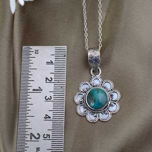 Nouveau design Collier pendentif fleur bohème en laiton tribal pour femme, plaqué argent, avec pierre précieuse florale, vente en gros - Product Image 5