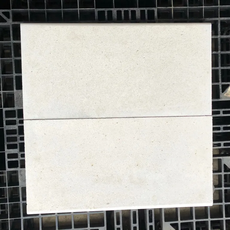 Indonesië Goedkope Natuurlijke Splitted Beige Kalksteen Wandtegels Crème Zandsteen Wit Kalksteen