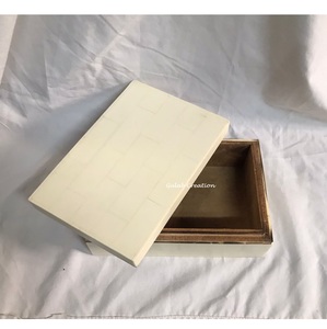 Boîte à bijoux élégante en résine blanche faite à la main en forme de rectangle avec incrustation de motif de briques mallette de rangement pour bagues boucles d'oreilles accessoires - Product Image 2