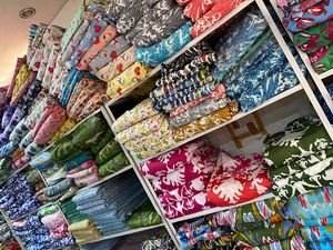 Tela de algodón Jaipur Sanganeri bloque de mano tela impresa materia prima tela de vestir - Product Image 5