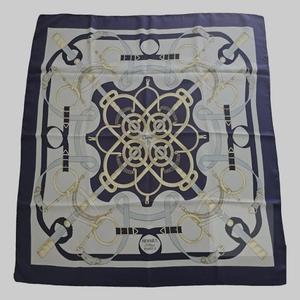 Vente en gros de bandana personnalisés, foulard carré en soie imprimé 100% coton avec logo, fabricant, prix d'usine, foulards doux faits à la main - Product Image 4