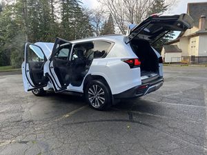 Lexus LX 600 Turbo AWD 2022, Asientos de Cuero, Paquete Premium, ACC, Neumáticos R21, 7 Asientos, Techo Panorámico, Automático, Volante a la Izquierda - Product Image 3