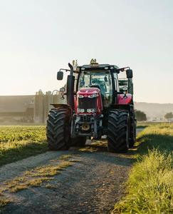 Nouveau tracteur Massey Ferguson MF385 4x4 à moteur diesel. - Product Image 3