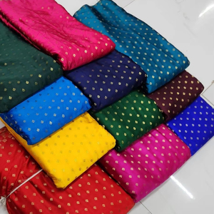 Tissu en satin brillant pour robes de mariée, rideaux et design de mode aspect luxueux avec drapé doux et fluide - Product Image 1