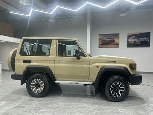 Nuevo/Usado TO-YOTA 2025 VXR 8 Cilindros Diésel, Equipamiento Completo, Automático, Asientos de Cuero Oscuro, Techo Corredizo, Luces LED - Product Image 2