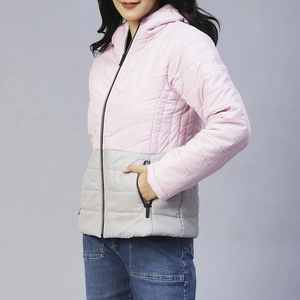 Chaqueta acolchada de invierno premium para mujer, proveedor mayorista OEM, fábrica directa, exportación a granel de moda, impresión de logotipo personalizado - Product Image 2