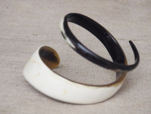 Pulseras de cuerno hechas a mano personalizadas de alta calidad de marca, brazalete de cuerno de moda colorido de Estilo Vintage para mujeres de India SCI - Product Image 3