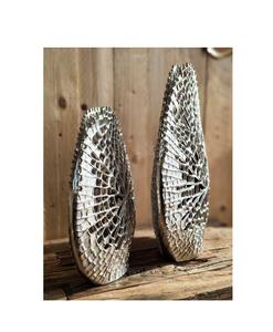 Elegante jarrón de flores de metal con encanto rústico con diseño de cuello alto para interiores de casas contemporáneas y ocasiones especiales - Product Image 6