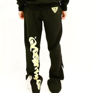 Fabricant de sweat-shirt d'hiver personnalisé pour hommes Ensembles de pantalons de survêtement à capuche 2 pièces en coton polaire technique à impression bouffante unie - Product Image 3