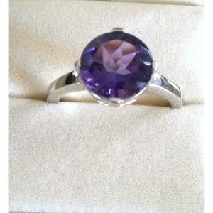 Bague solitaire en cristal rond améthyste grande et belle pierre gemme sertie dans un cadre en métal élégant - Product Image 1