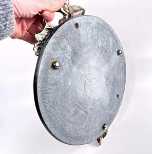 Tabla de Cortar Redonda Verde con Diseño de Uvas y Mango de Metal, Tabla de Cocina Premium para Exhibición en la Mesa y Regalos - Product Image 2