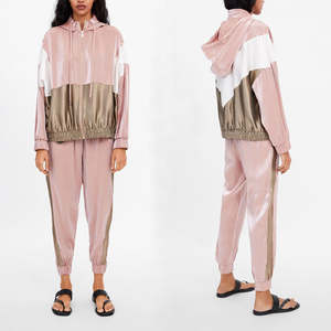 ชุดวอร์ม2ชิ้นสำหรับฤดูหนาวกางเกงวิ่งแบบมีฮู้ดสำหรับผู้หญิงสีดำออกแบบได้ตามที่ต้องการ - Product Image 3