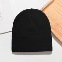 Gorros de invierno de lana 100% personalizados con bordado 3D Gorros de punto cortos Patrones de camuflaje de puntos Bordado de logotipo personalizado clásico
