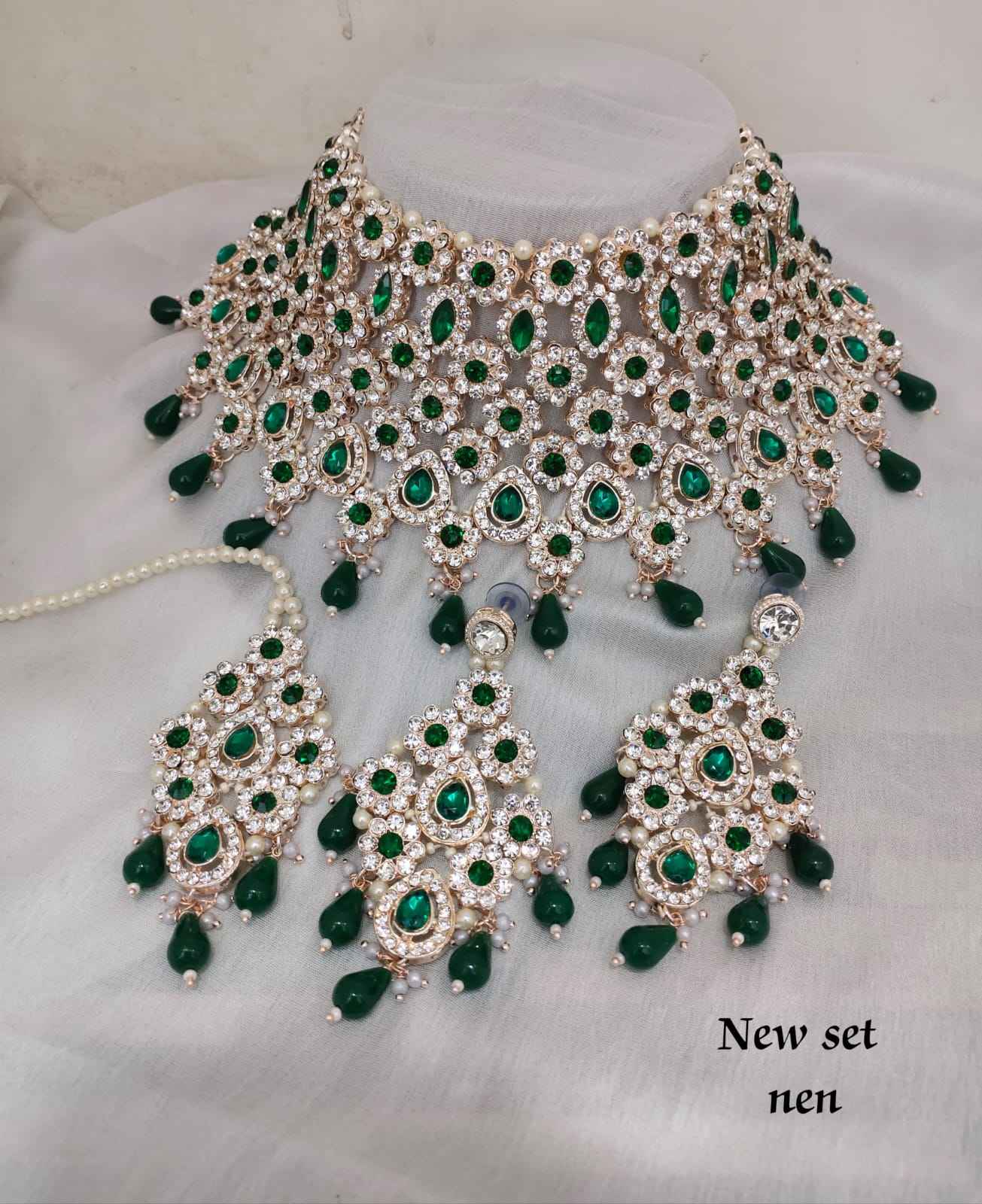 สีเขียว