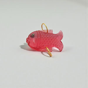 จี้ปลาแกะสลักด้วยมือจากพลอยทัวร์มาลีนสีชมพู ชุบทอง สไตล์ศาสนา พร้อมห่วงสำหรับทำเครื่องประดับหรือตกแต่ง - Product Image 1