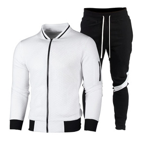 Vêtements de sport d'hiver de haute qualité Coupe ajustée Veste coupe-vent à capuche Survêtements pour hommes Streetwear uni - Product Image 1