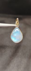 จี้โลหะทองเหลืองชุบทองประดับด้วยพลอยมูนสโตนสีรุ้ง เครื่องประดับแฟชั่นสำหรับผู้หญิง - Product Image 3