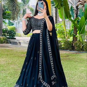 Lehenga choli มีดีไซน์สีดำดั้งเดิมของผู้หญิงที่มีลำดับงานปักสำหรับงานเลี้ยงและงานแต่งงาน - Product Image 1