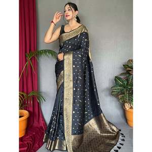 Impresionante Sari de Seda Tejida con Zari Negro con Blusa para Bodas - Product Image 1