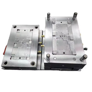 Conception et ouverture de moule pour la manipulation de surface d'impression d'écran de pièces de moulage de bouteille en plastique - Product Image 1