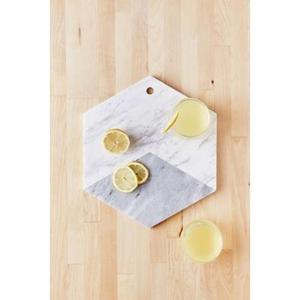 Grande planche à découper en marbre R conçue pour le multitâche dans la cuisine avec amplement d'espace pour divers ingrédients - Product Image 3
