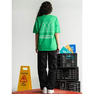 T-shirt de créateur avec imprimé graphique 'Never Give Up', jersey respirant, motif uni et motif ours, tissu de 180 à 300 g/m² - Product Image 4