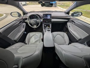 TO-YO-TA AV-AL-ON LIMITED 2020 SUPER LIMPIO, TRANSMISIÓN AUTOMÁTICA, 6 CILINDROS - Product Image 2