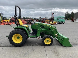 Tracteur agricole compact 320R 30 CV avec chargeur frontal John Deere 4x4 à vendre - Product Image 1