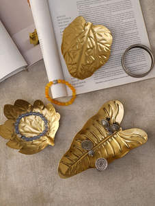 Bandeja de servicio de metal dorado de tamaño personalizado de estilo europeo con mango de hojas Bandeja de dulces para uso doméstico para servir en Ramadán - Product Image 5