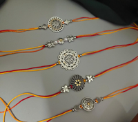 Rakhi en laiton oxydé, design artistique unique, pour frère, formes variées, aspect antique, pour la célébration du Raksha Bandhan